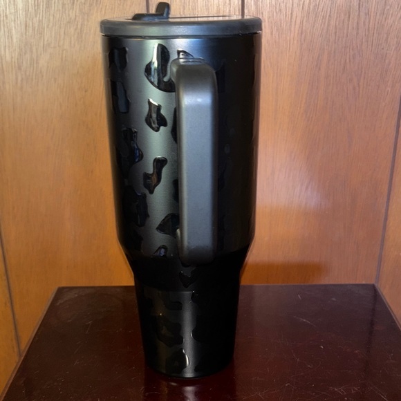 Hydrojug Black Leopard 40oz tumbler - Picture 2 of 7
